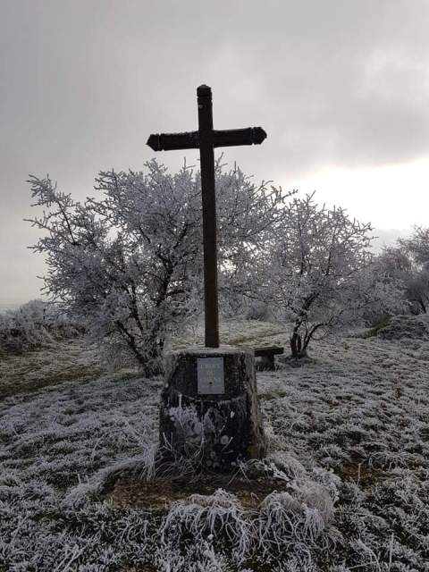 La croix du chêne