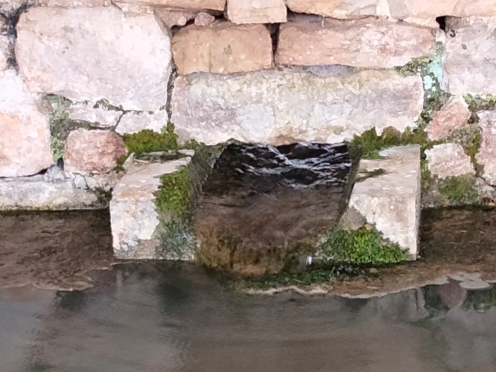 Arrivée de la rigole dans le lavoir